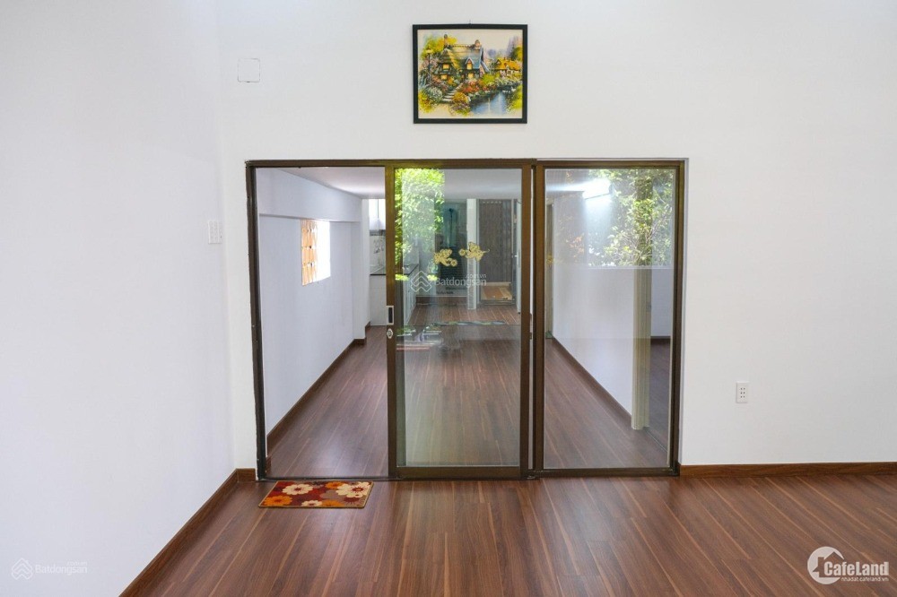 Cần bán căn hộ 62 Châu Văn Liêm, P11, Q5, DT 146m2 (trong sổ). Nhà ở rất yên tĩn