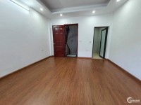 Bán nhà đẹp Xuân Thủy: 5 tầng, 38m2, giá chỉ 4.2 tỷ. Cách phố 30m.