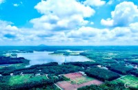 Đất view hồ, mặt tiền đường nhựa