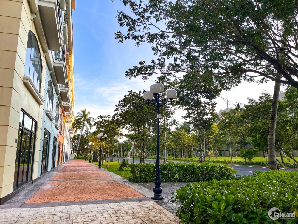 Bán căn khách sạn 7 tầng, 22 phòng đối diện InterContienental Phú Quốc, giá chỉ