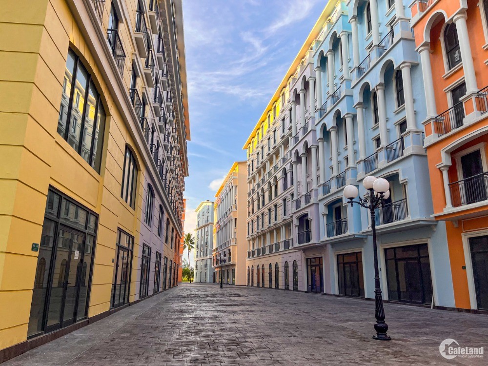 Bán căn khách sạn 7 tầng, 22 phòng đối diện InterContienental Phú Quốc, giá chỉ