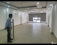 Cho thuê tòa nhà văn phòng 1 hầm 6 lầu gần trường đua Phú Thọ giá thuê 130 triệu