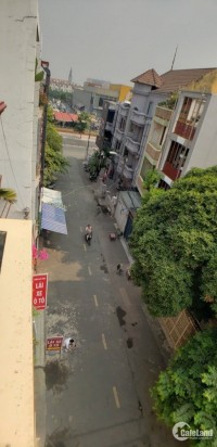 Bán Gấp nhà 2 mặt tiền hẻm lớn 10m đối Diện Emart sát Phạm Văn Đồng