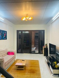 Cần bán gấp nhà phố Cổ Nhuế 42m2, 2T, gần mặt phố, khu đô thị, tặng nội thất