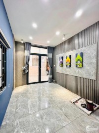 Phố Tây Bùi Viện, Quận 1, 3 tầng mới đẹp, 24M2, nhỉnh 5 tỷ