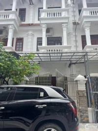 Cho thuê nhà nguyên nhà 4 tầng tại ngõ 261 Trần Nguyên Hãn.