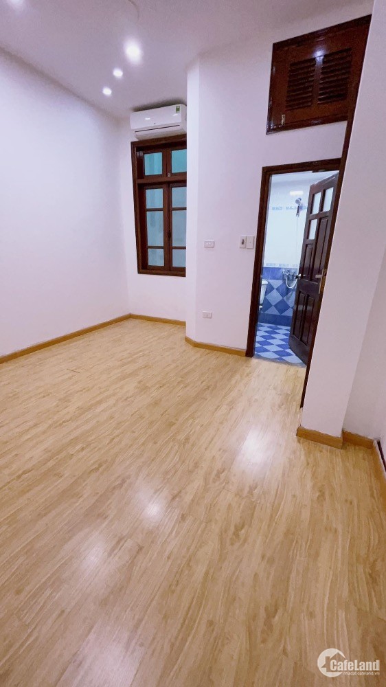 Nhà đẹp Ngõ Thịnh Quang, Đống Đa,29m x 5 tầng chỉ nhỉnh 3 tỷ, về ở luôn