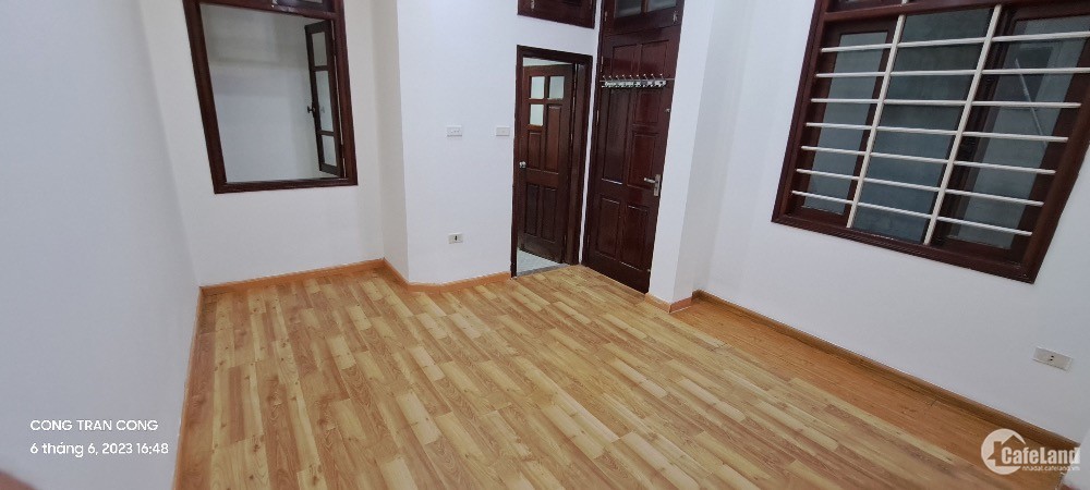 Nhà đẹp Ngõ Thịnh Quang, Đống Đa,29m x 5 tầng chỉ nhỉnh 3 tỷ, về ở luôn