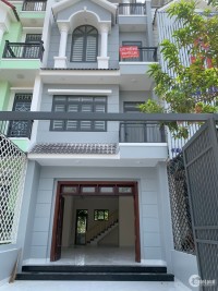 Cho thuê nhà nguyên căn ngay mặt tiền đường DT743A, KDC Phú Hồng Thịnh 10