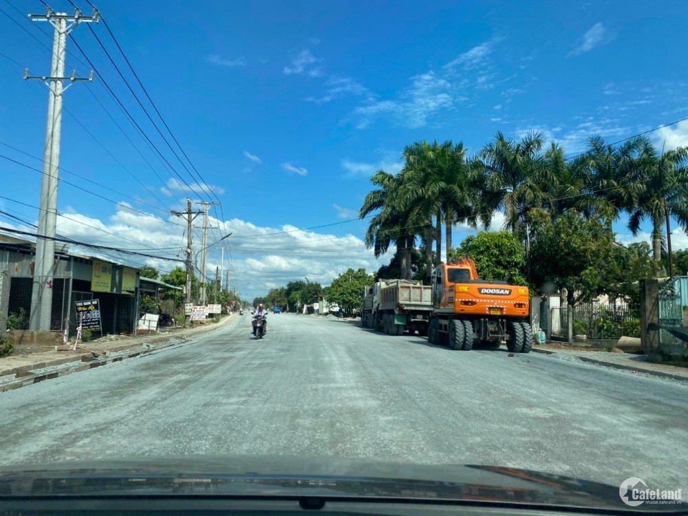 CẦN BÁN 2100M2 ĐẤT, SỔ RIÊNG Ở MT  KHU CÔNG NGHIỆP, NGAY CHỢ DÂN CƯ ĐÔNG. 380TR