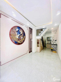 Chỉ 4,3 tỷ nhà đẹp lung linh 24m2, 3 tầng, gần mặt tiền Trần Quang Khải, Quận 1