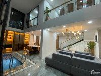Villa mini xây theo kiểu hiện đại, hồ bơi, nội thất chuẩn, ngang hơn 7m, nở hậu