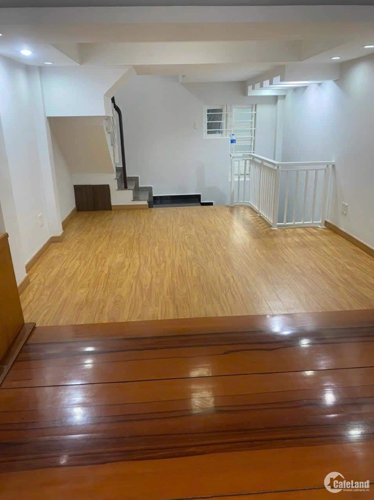 Nhà đường Huỳnh Tấn phát 5 tầng mới đẹp ở ngay giá cực rẻ