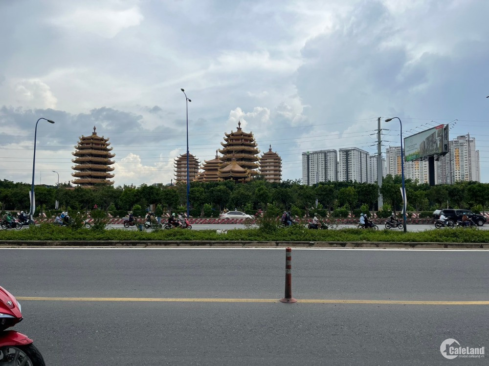 Bán đất nền làm VP/shophouse mt Xa Lộ Hà Nội, An Phú. Dt 120m2, giá 27 tỷ.