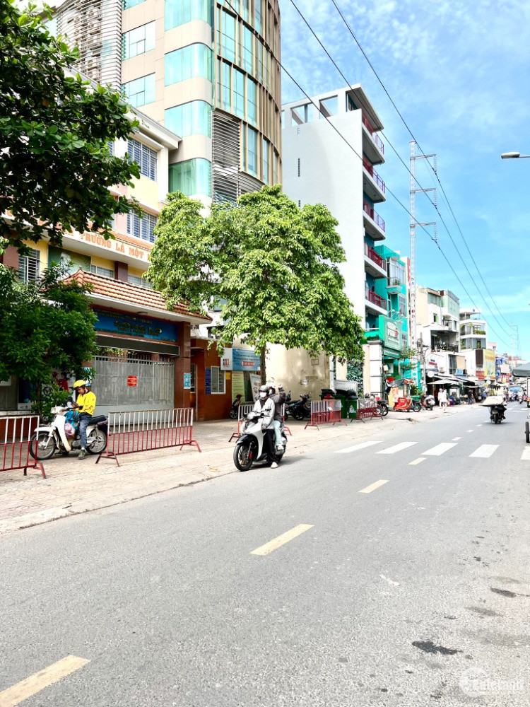 Bán nhà Phan Xích Long,Phú Nhuận,ngang 5.2m,2 tầng,4PN, 72M2,sát HXH,8 TỶ