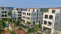 Bán giá hời!!! Nhà phố siêu phẩm Villas shop PQ vị trí đẹp view biển Bãi Trường