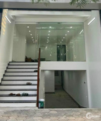 Bán căn nhà 5 tầng có thang máy mặt đường Lạc Long Quân, TP HD, 81m2, mt 4.5m, 8