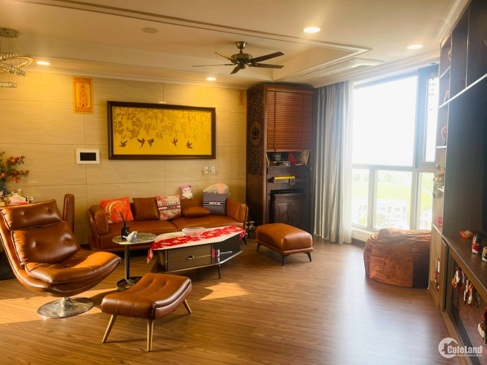 Bán căn hộ 3N chung cư Starlake, Q. Tây Hồ - 12,5 tỷ.