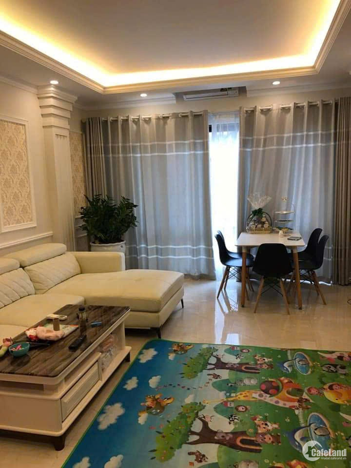 Bán Nhà Mặt Phố Đội Cấn vỉa hè rộng mặt tiền thoáng Kinh Doanh Đỉnh