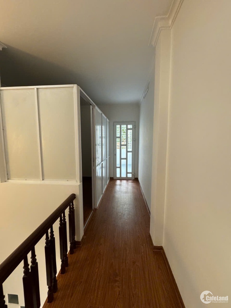 Bán nhà Trần Cung 40m 4t mt 3.6 ô tô đỗ tại cửa . 7.6 tỷ