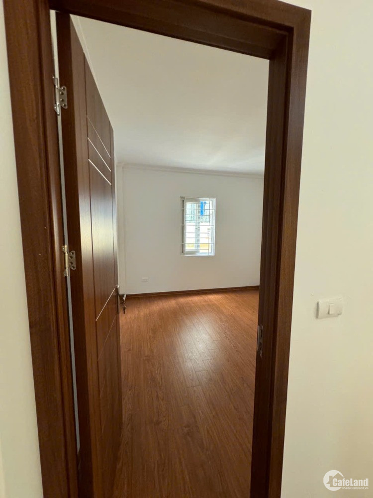 Bán nhà Trần Cung 40m 4t mt 3.6 ô tô đỗ tại cửa . 7.6 tỷ