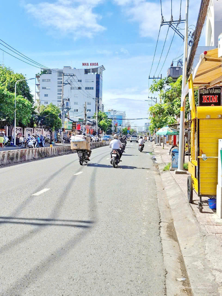 CHO THUÊ SIÊU GÓC MT HUỲNH TẤN PHÁT Q7 NGANG 12 DÀI 35 VỊ TRÍ KD SẦM UẤT