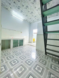 Bán nhà lầu mới đẹp hẻm 4 CMT8 . Giá chỉ 1,39 tỷ
