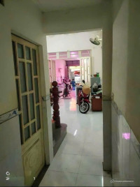 Nhà MT ngay chơ Hưng Long. 1 lầu. 5x19. 3PN. Bình Chánh