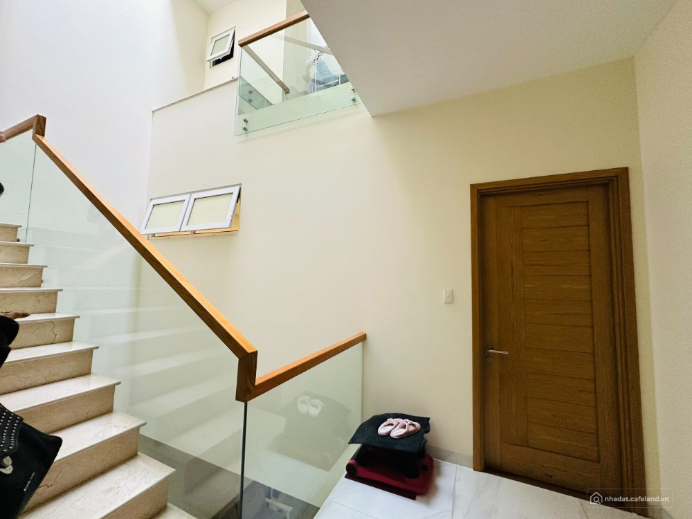 Chính chủ gửi bán gấp căn nhà Mặt tiền - sát trần não - Quận 2