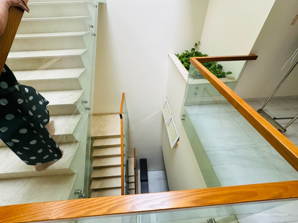 Chính chủ gửi bán gấp căn nhà Mặt tiền - sát trần não - Quận 2