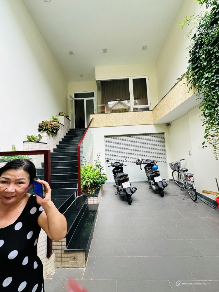 Chính chủ gửi bán gấp căn nhà Mặt tiền - sát trần não - Quận 2