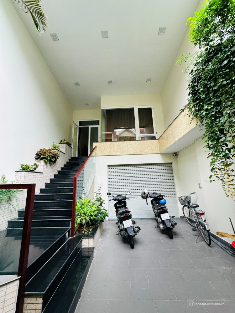 Chính chủ gửi bán gấp căn nhà Mặt tiền - sát trần não - Quận 2