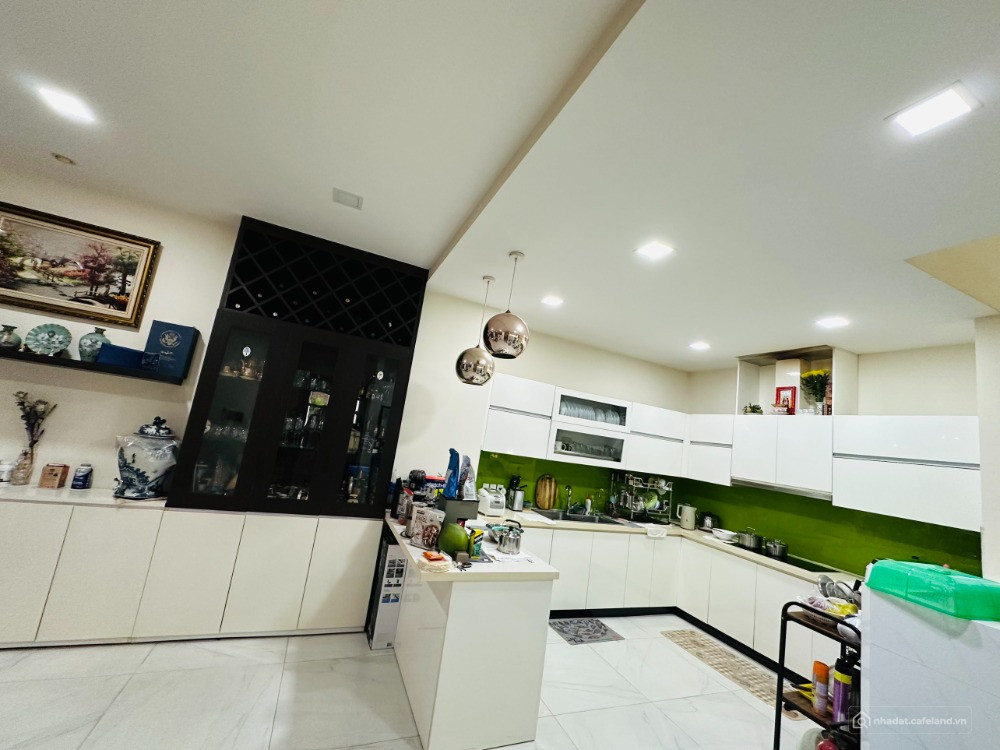 Chính chủ gửi bán gấp căn nhà Mặt tiền - sát trần não - Quận 2