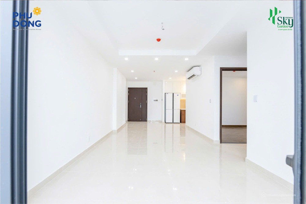 Cho thuê căn góc 2PN Phú Đông Sky Garden tầng cao view đẹp