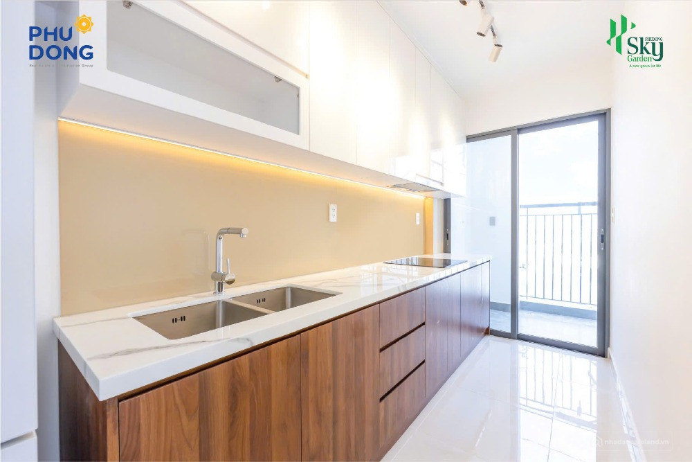 Cho thuê căn góc 2PN Phú Đông Sky Garden tầng cao view đẹp