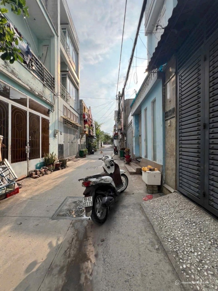 Bán nhà 2 tầng Thạnh Xuân 18 gần ngã tư ga hẻm xe hơi thông