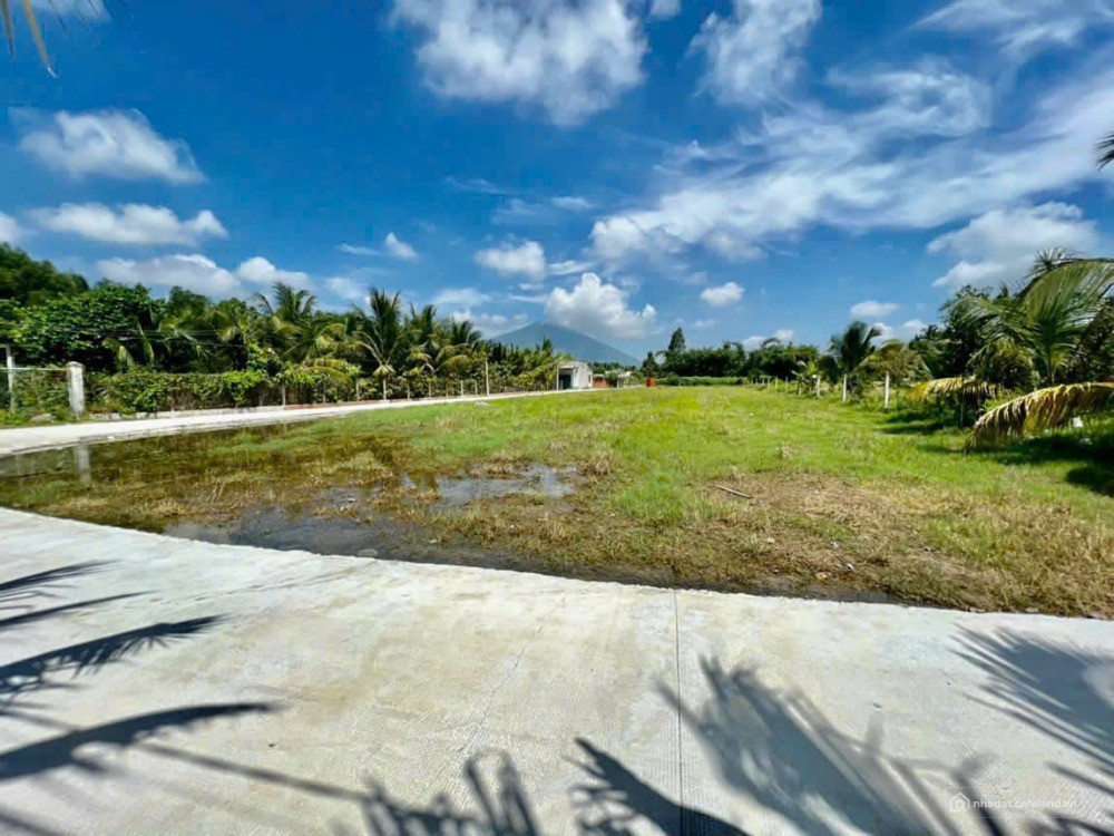 Bán gấp 124,5m2 sẵn 50m2 thổ cư, cách MT Chu Văn An 300m giá 499tr. Có SHR