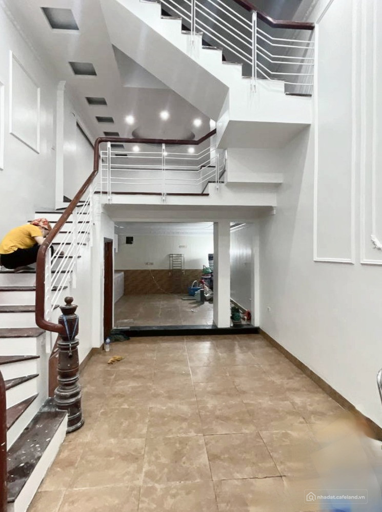 Nhà đẹp phân lô quận Hai Bà Trưng cách 20m ra mặt phố DT 40m x 5 tầng.Thang máy