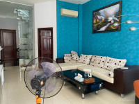 cần bán gấp nhà hẻm xe hơi đường nơ trang long, đầy đủ nội thất.