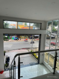 Bán tòa nhà góc 2MT Lê Quang Định, phường 14 quận Bình Thạnh, DT 5,57 x 42m, HĐT