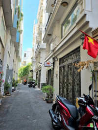 Bán nhà 5 Tầng khu phân lô đồng bộ ngay Phan Xích Long, 60m2 vuông vức, 7pn