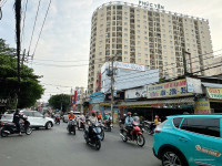 Bán nhà ngang 5m Phan Huy Ích xe hơi ngủ nhà 70m2 4 lầu BTCT gần chợ 8.5 tỷ