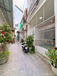 Bán nhà lầu hoàn công hẻm 359 đường Nguyễn Văn Cừ .