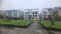1 nhà xây thô 4 tầng, bên cạnh chung cư Tân Thành 2. Vị trí đẹp.
