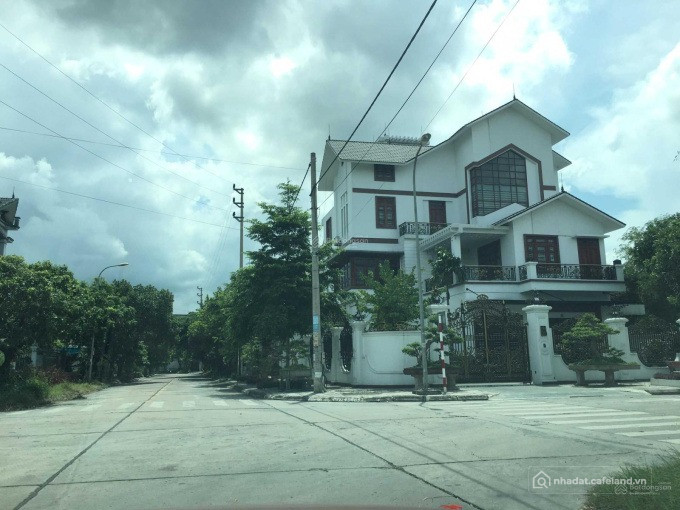 Cần bán gấp lô đất 100m2 tại KĐT Đức Dương vị trí đẹp cạnh trường mần non.