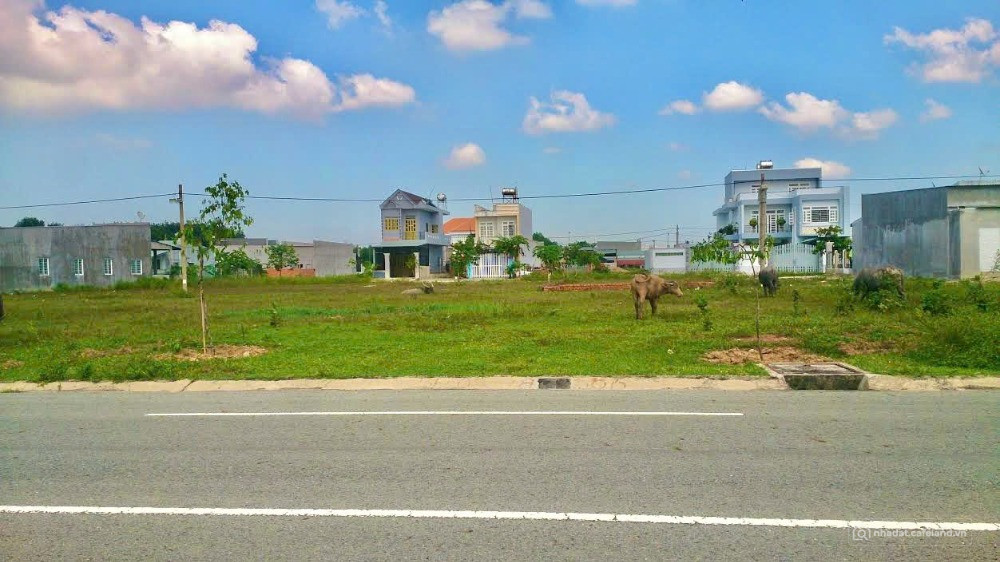 ĐÁO HẠN NGÂN HÀNG BÁN 20x45=900M2 ĐẤT CÓ SẴN T.CƯ GẦN QUỐC LỘ SÁT CHỢ. GIÁ 450TR