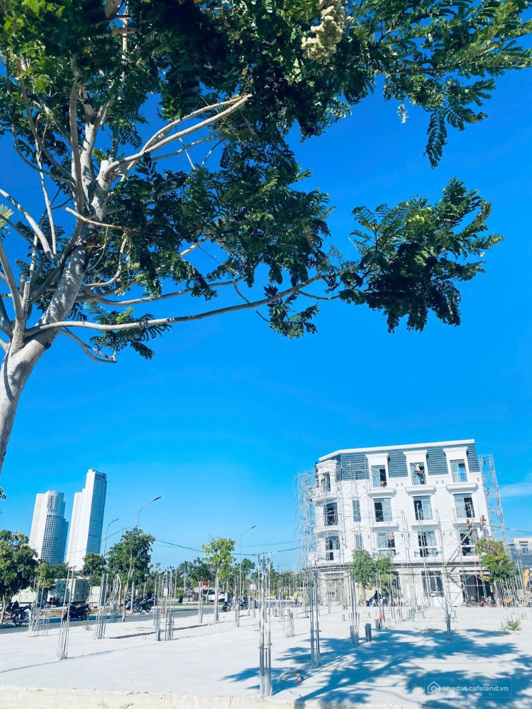 Nhà Phố đẳng cấp tại Quảng Trường Ánh Sáng Biển Bình Sơn Khánh Hoà