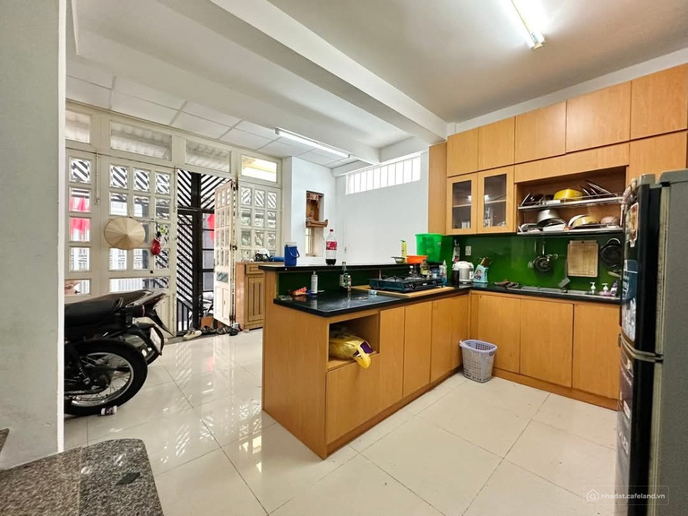 GIÁP PHÚ NHUẬN - NGAY KHU ẨM THỰC PHAN XÍCH LONG - 5 TẦNG - NGANG LỚN 5M.