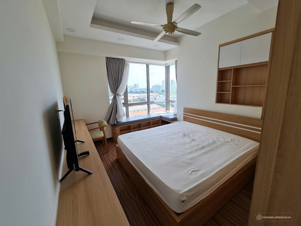 Cần bán gấp CHCC Riverside Residence, PMH, Q.7 82m2