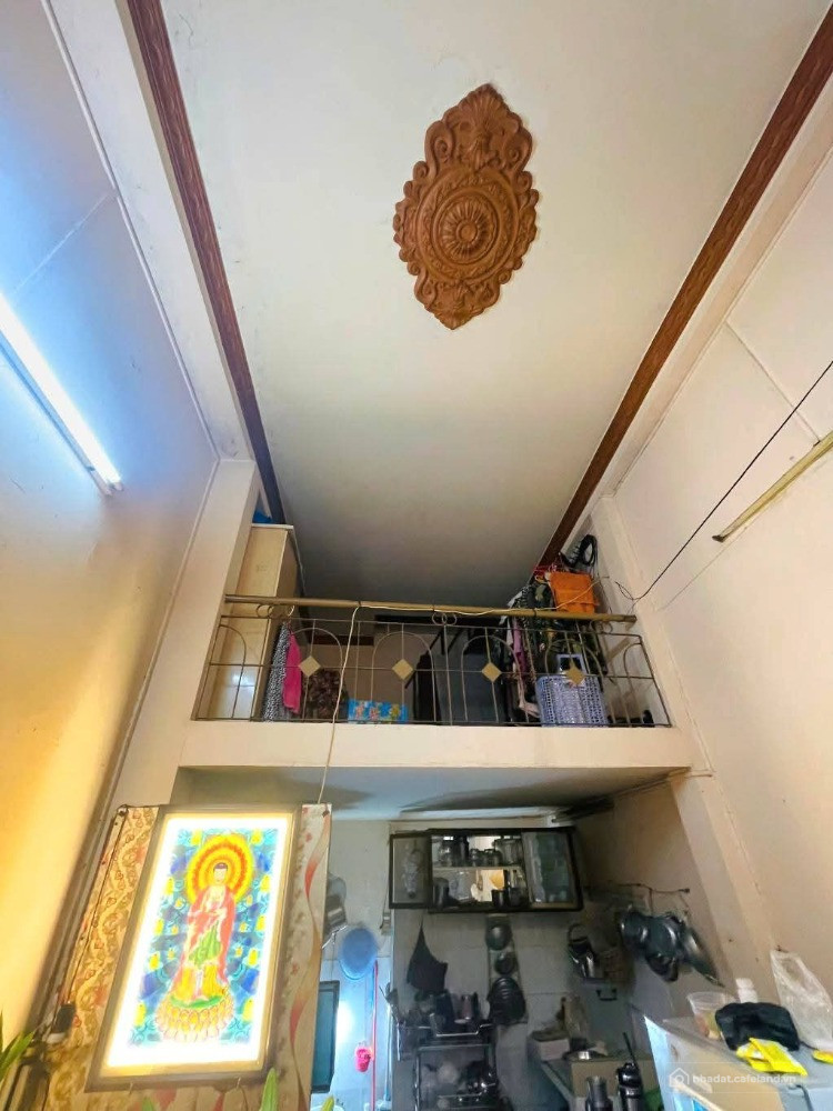 Chỉ 2,3 tỷ nhà 16,4 m2 - trệt, lửng, lầu - đường Khánh Hội hiếm bán